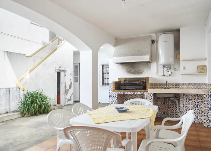 Captain Pisco's Palheiro - Great Location Casa de Férias *